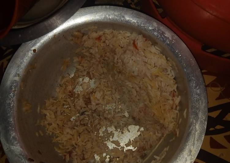 Mixture of rice and tomatoes