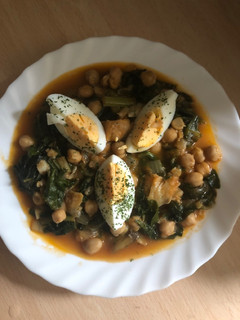 Una foto de 154. Potaje de bacalao y garbanzos con acelgas (principal legumbres)
