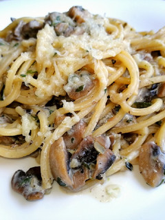 Tejszínes - gombás tészta 🍝 🧄 🍄 recept fotója
