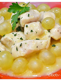 Una foto de Dados de pavo con uvas. (Thermomix)