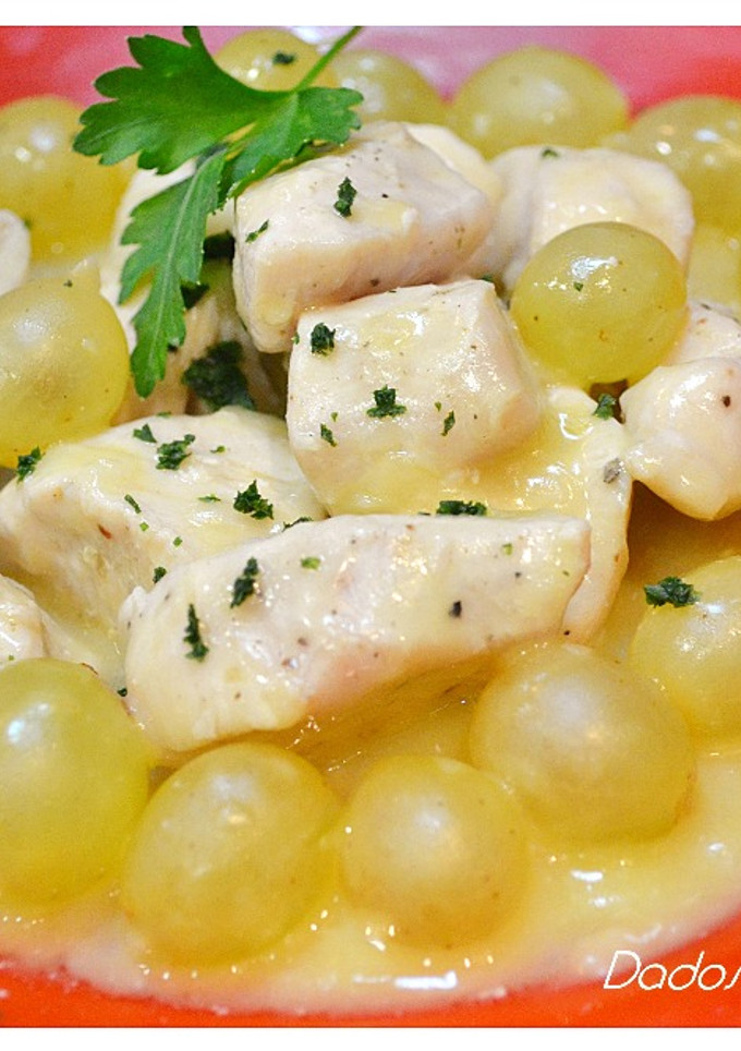 Una foto de Dados de pavo con uvas. (Thermomix)