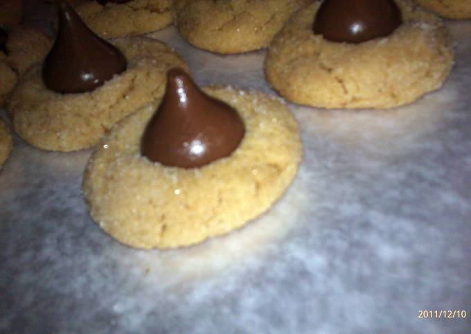 Simple Way to Make Super Quick Homemade Peanut Butter Blossoms
