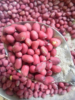 A picture of Njugu karanga (roasted peanuts).