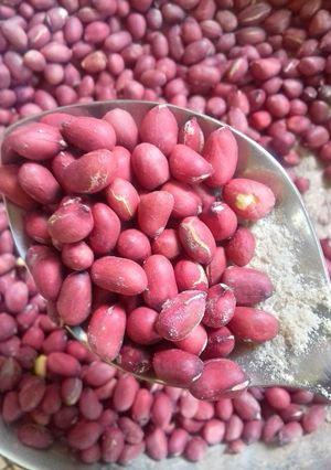 A picture of Njugu karanga (roasted peanuts).