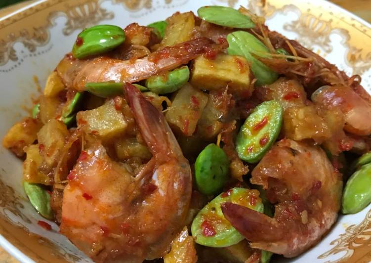 Langkah Mudah untuk Menyiapkan Udang Petai Kentang Balado yang Bikin Ngiler