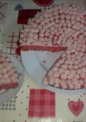 صورة لوصفة كيكة المحبة الحمراء مع الكريمة الزهرية يام 🎂❤