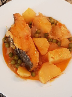 Una foto de Bacalao guisado con patatas y guisantes