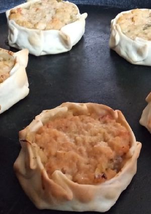 Una foto de Empanadas de surubi