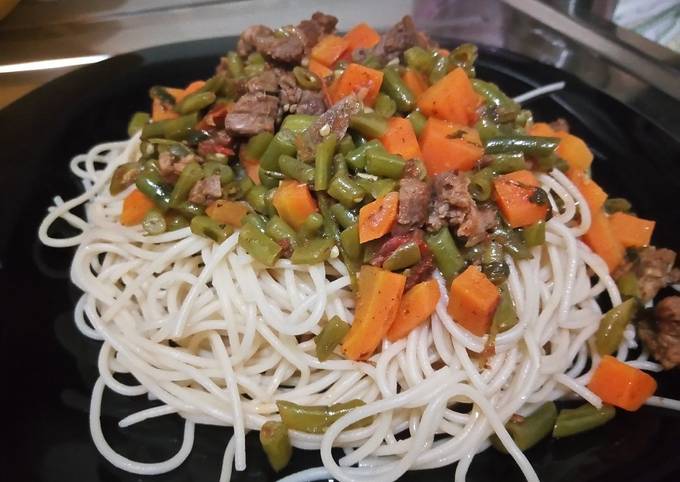 Spaghetti served with French beans stew