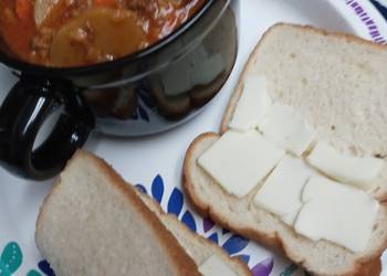 How to Prepare Delicious Hamburger Stew with Bread and Butter Foldovers