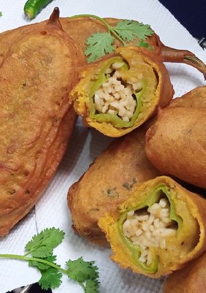 A picture of Noodles Mirch Pakora.