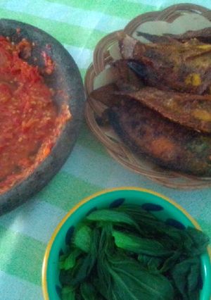 Foto resep Nila goreng sambel lamongan lalap pokcoy