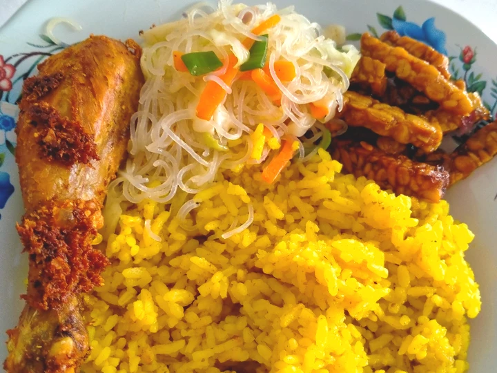 Langkah Gampang Membikin Resep  Nasi Kuning Praktis Anti Ribet yang Enak, Enak