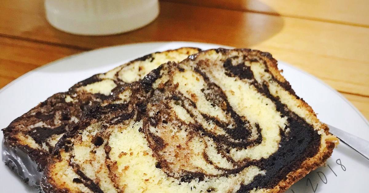 Resep Moist Marble Cake / Marmer Cake Moist (Beneran Moist Loooh, Nyoklat  Dan Buttery, Recommended!) Oleh Y.s.o - Cookpad