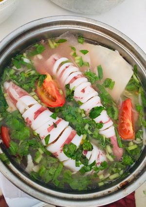 Hình của món Canh mực nấu măng chua.