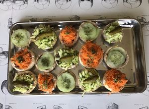 Une photo de Champignons farcis surprise aux carottes courgettes concombre et fromage