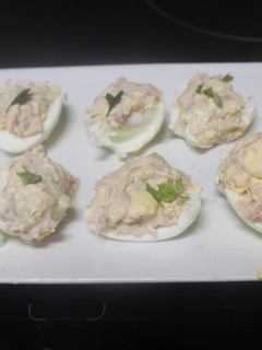 Una foto de Huevos rellenos de atún (2023)