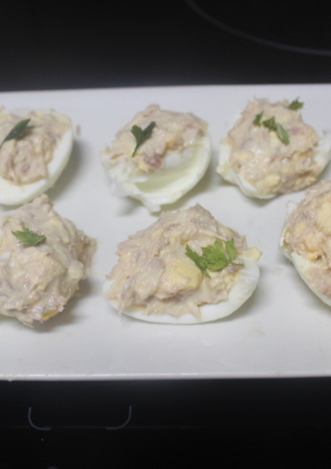 Una foto de Huevos rellenos de atún (2023)
