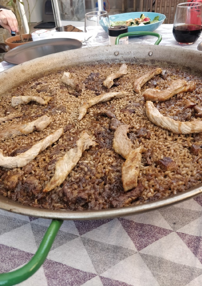 Una foto de Arroz de pluma y secreto ibérico