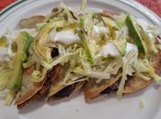 Una foto de queso oaxaca y frijoles