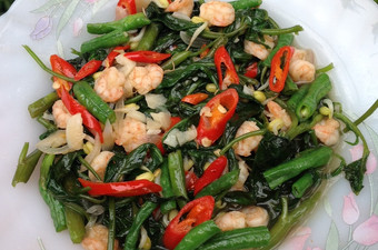 Resep Indofood Bumbu Racik Tumis Kangkung Kacang Panjang Kecambah dan Udang yang Lezat