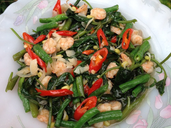 Resep Indofood Bumbu Racik Tumis Kangkung Kacang Panjang Kecambah dan Udang yang Lezat