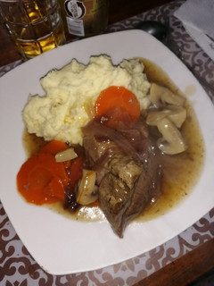 Una foto de Carne al jugo con puré picante