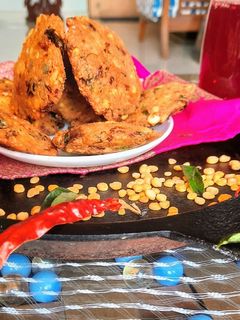 डाळ वडा (daal vada recipe in marathi) रेसिपी चे मुख्य फोटो