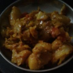 A picture of Aloo patta gobhi / potato cabbage.