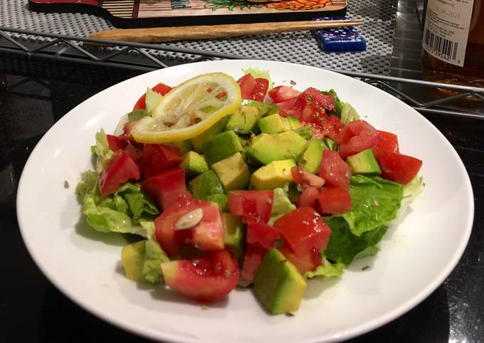 Avocado salad with simple dressing