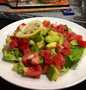Cara Simple Menyiapkan Resep  Avocado salad with simple dressing yang Menggugah Selera, Enak Banget