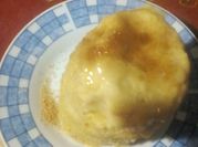 Una foto de mug cake al horno