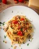 Espaguetis con salsa de parmesano, champiñones y jamón (sin nata)