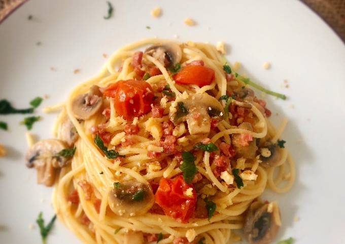 Foto principal de Espaguetis con salsa de parmesano, champiñones y jamón (sin nata)
