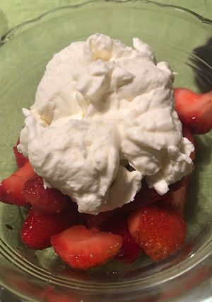 Una foto de Postre de frutilla rápido