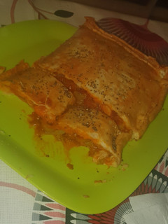 Una foto de Empanada de pollo y trigueros