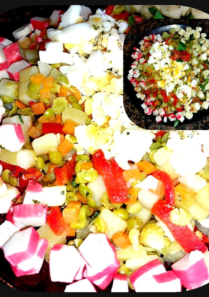 Una foto de Ensalada de verano!!🥔🥚🌶🫑🍲 sabores mixtos!¡
