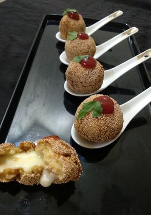 चीज़ बॉल्स (Cheese balls recipe in Hindi) रेसिपी मुख्य फोटो