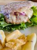 Hamburguesa de cerdo como si fuera un bocadillo cubano