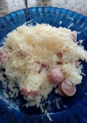 Una foto de Arroz saborizado con salchichas en microondas