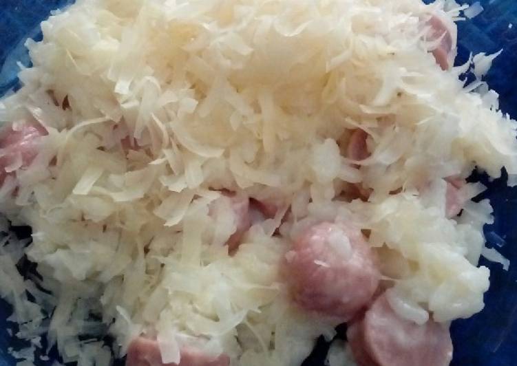 Arroz saborizado con salchichas en microondas