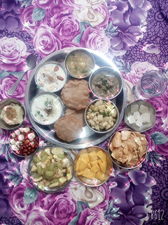 नवरात्रि स्पेशल व्रत थाली(navratri special vrat thali recipe in hindi) रेसिपी मुख्य फोटो