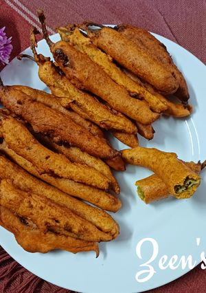 A picture of Mirchi Bhajiye with Gongura Chutney.