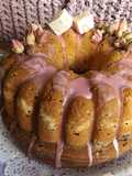 Bizcocho bicolor con nougat de rosas y botones de rosas
