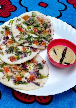 इंस्टेंट रवा उत्तपम (Instant rava uttapam recipe in hindi) रेसिपी मुख्य फोटो