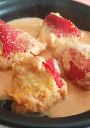 Una foto de Piquillo con bacalao y falsa Bechamel de coliflor