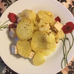 Baked potatoes with tofu and thyme (pečené zemiaky s tofu a tymiánom) A picture of Baked potatoes with tofu and thyme (pečené zemiaky s tofu a tymiánom).