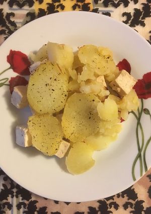 A picture of Baked potatoes with tofu and thyme (pečené zemiaky s tofu a tymiánom).