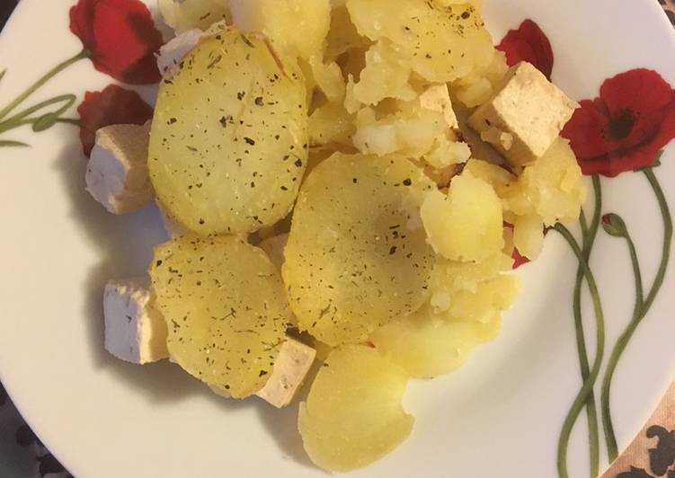 Recipe of Baked potatoes with tofu and thyme (pečené zemiaky s tofu a tymiánom) in 16 Minutes for Family