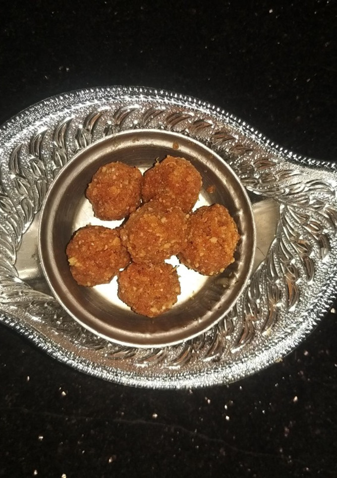 வால்நட் லட்டு செய்முறை முக்கிய புகைப்படம்